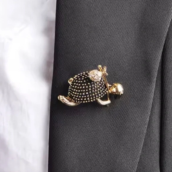 Chic Gold and Black Turtle Brooch - Picture 2 of 3